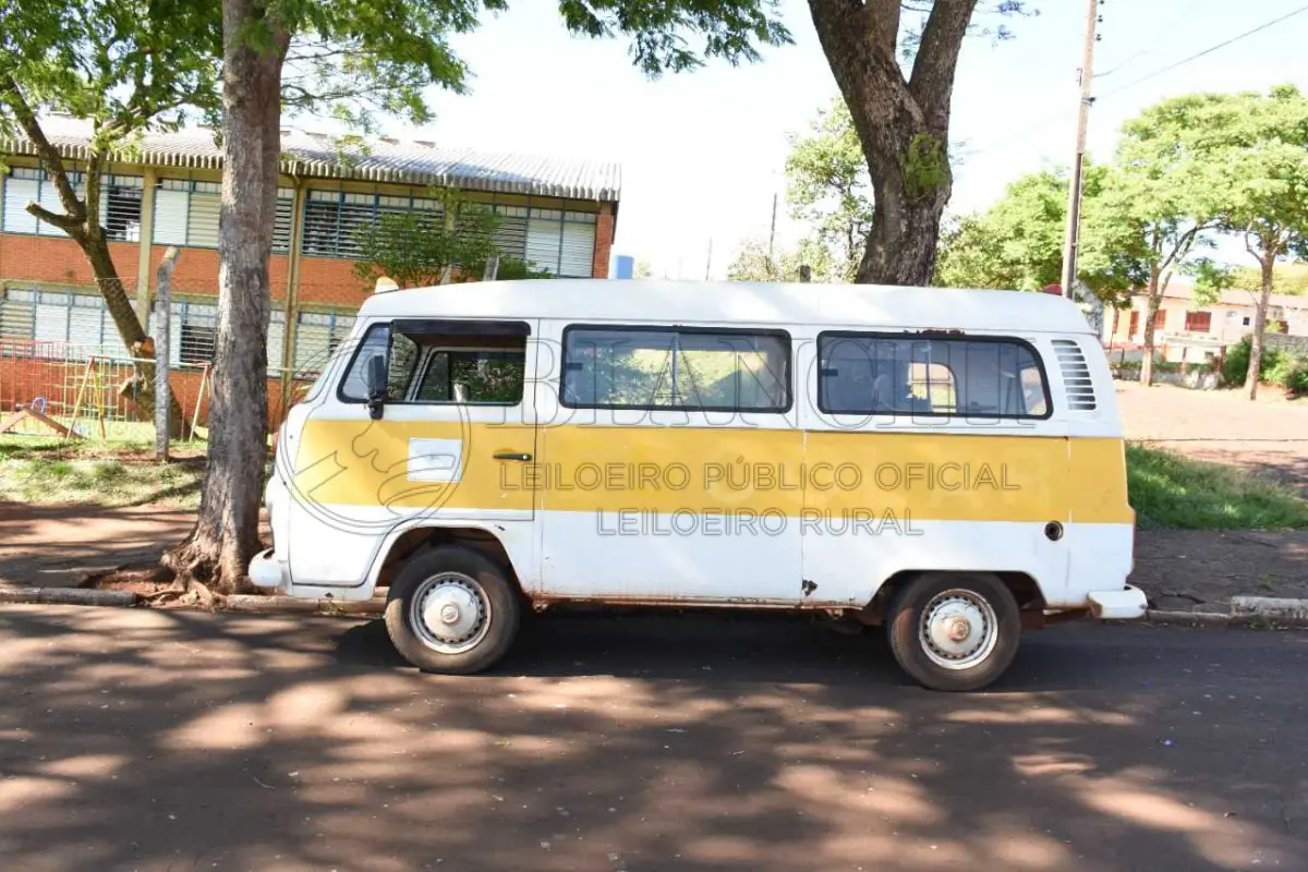 LOTE 006 - VW/KOMBI ESCOLAR,Ano/modelo: 2008/2009,Placa: IPJ9716,Chassi: 9BWMF07XX9P011889,RENAVAM: 117073202