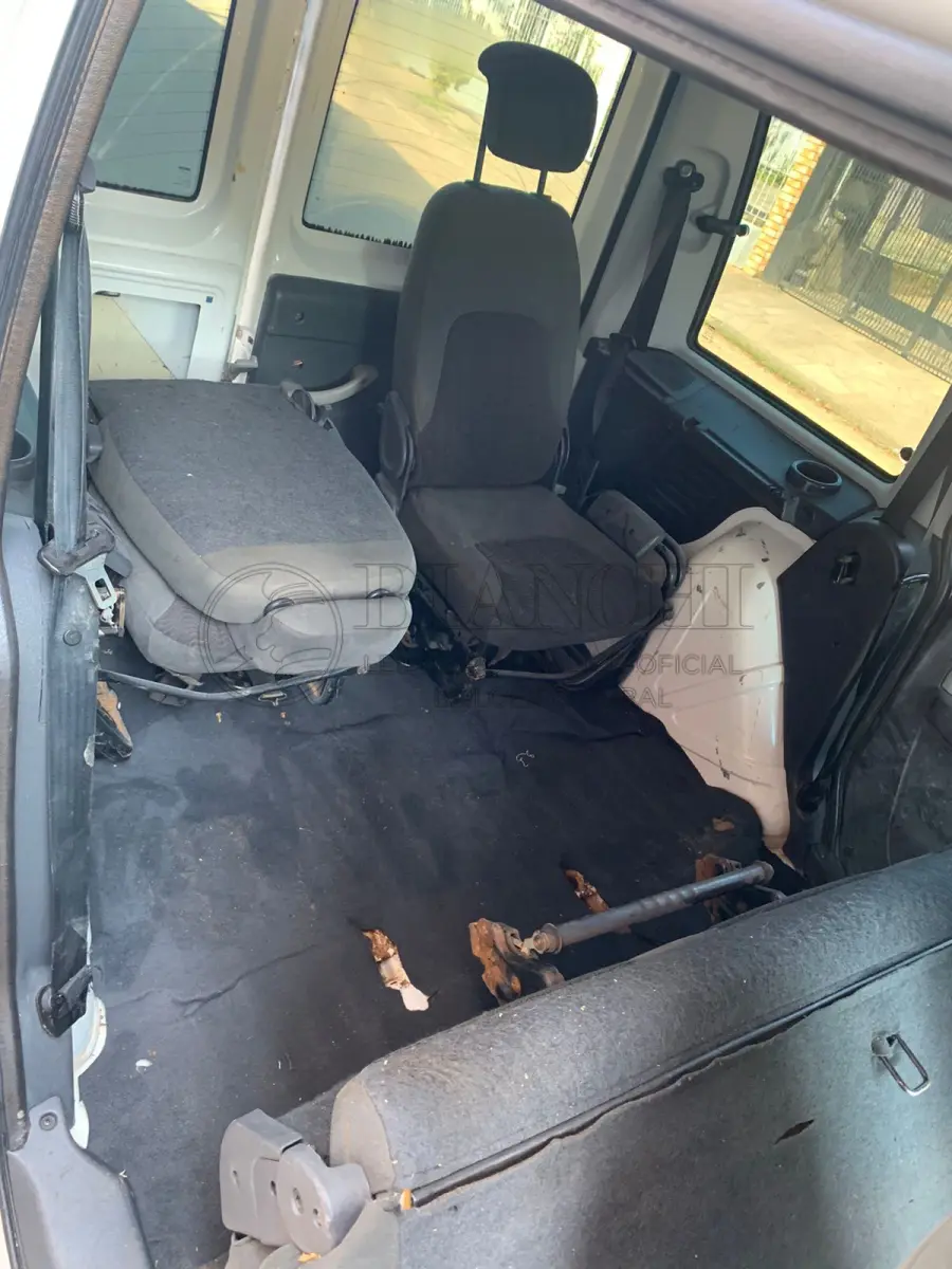 LOTE 008 - Veículo marca/modelo: FIAT/DOBLO ESSENCE 1.8 Ano/modelo: 2011/2012 Placa: ISQ6B33 Chassi: 9BD119609C1089967 RENAVAM: 410179116 Registrado em: PORTO ALEGRE Tipo: Automóvel Cor: Branca Espécie: Passageiro Veículo está: Em circulação