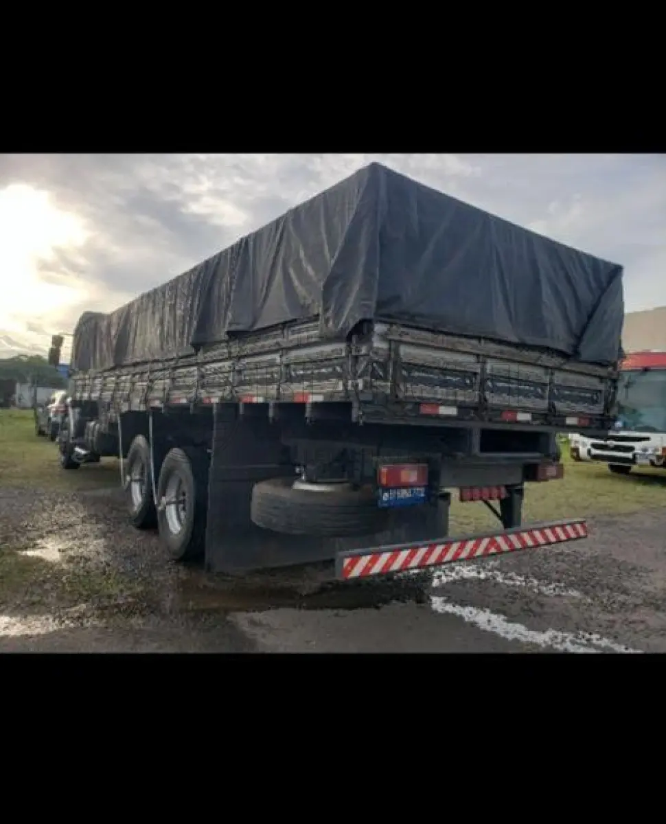 LOTE 001 - Veículo marca/modelo: VOLVO/VM 260 6X2R, Ano/modelo: 2009/2010, Placa: GVE1I37, Chassi: 93KP0E0C9AE119105, RENAVAM: 168999390, Registrado em: CANOAS, Tipo: Caminhão, Cor: Prata, Espécie: Carga, Veículo está: Em circulação, Licenciamento válido até: 31/07/2022, OUTRAS INFORMAÇÕES DO VEÍCULO, Descrição: CMT, Capacidade: 35,00 Tonelada/Toneladas, Origem: Fábrica