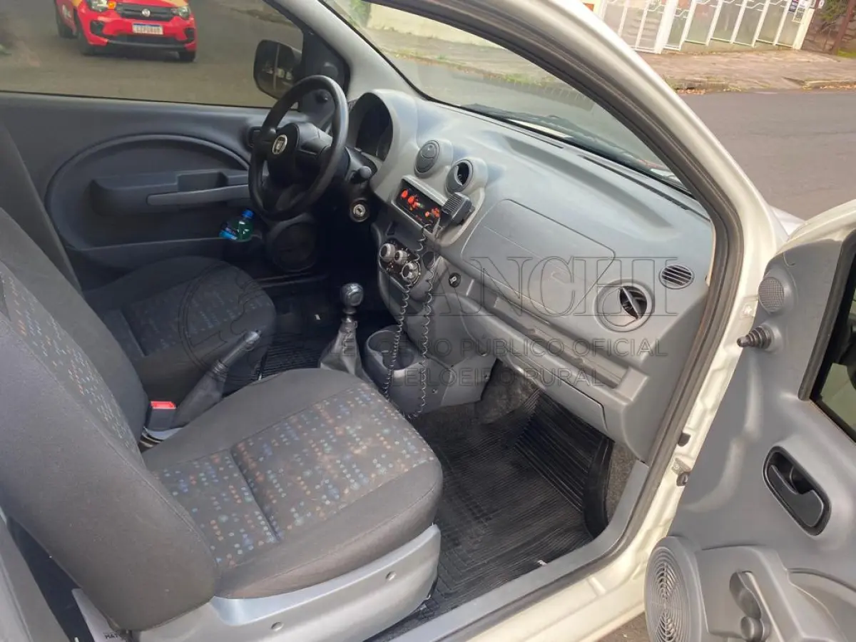 LOTE 017 - Veículo marca/modelo: FIAT/FIORINO UNITRANSAMB, Ano/modelo: 2019/2019, Placa: IZH8C76, Chassi: 9BD26512HK9130942, RENAVAM: 1192225675, Registrado em: PORTO ALEGRE, Tipo: Caminhonete, Cor: Branca, Espécie: Especial, Veículo está: Em circulação, Licenciamento válido até: 31/07/2023