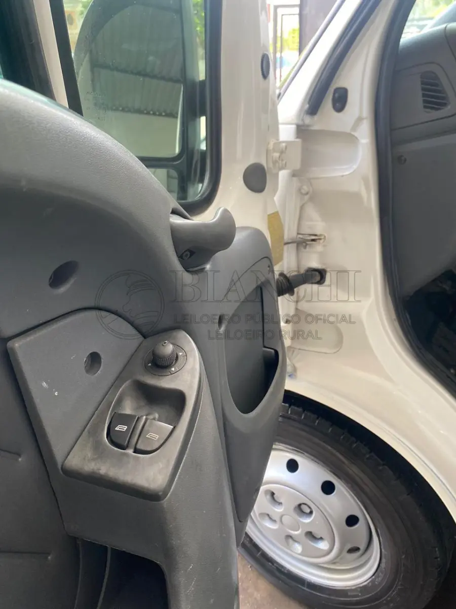 LOTE 002 - Veículo marca/modelo: FIAT/DUCATO MC TCA AMB, Ano/modelo: 2008/2009, Placa: IPA4J95, Chassi: 93W245H3392030044, RENAVAM: 979850363, Registrado em: PORTO ALEGRE, Tipo: Caminhonete, Cor: Branca, Espécie: Especial, Veículo está: Em circulação, Licenciamento válido até: 30/06/2023.