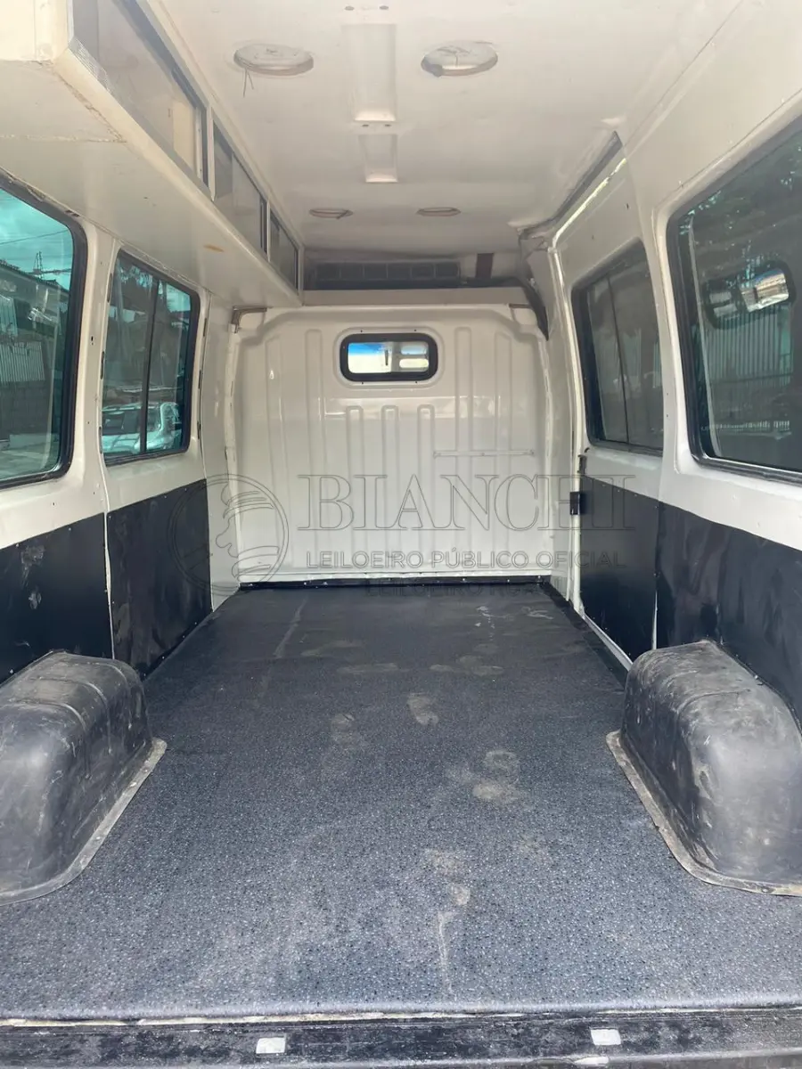 LOTE 002 - Veículo marca/modelo: FIAT/DUCATO MC TCA AMB, Ano/modelo: 2008/2009, Placa: IPA4J95, Chassi: 93W245H3392030044, RENAVAM: 979850363, Registrado em: PORTO ALEGRE, Tipo: Caminhonete, Cor: Branca, Espécie: Especial, Veículo está: Em circulação, Licenciamento válido até: 30/06/2023.