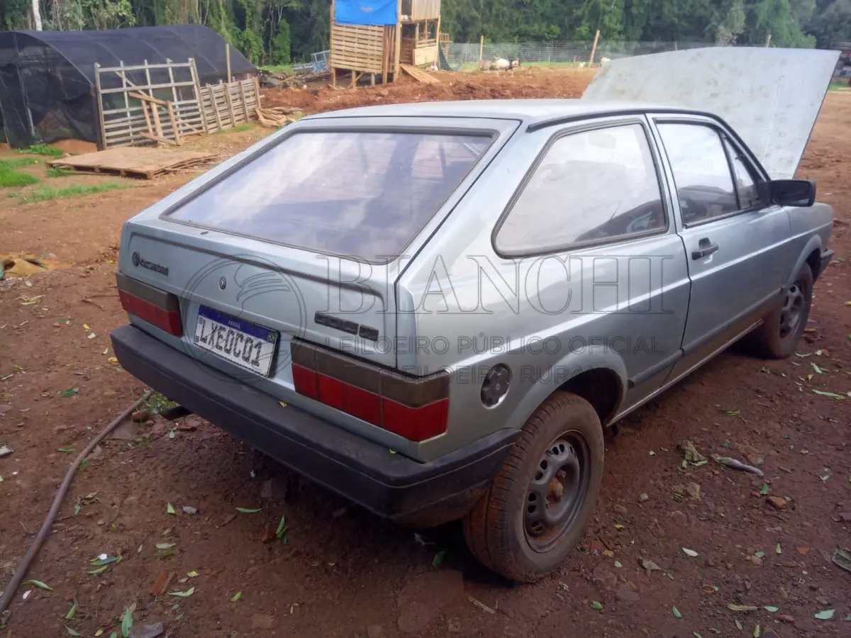 LOTE 013 - "Veículo marca/modelo: VW/GOL CL Ano/modelo: 1990/1990 Placa: LXE0C01 Chassi: 9BWZZZ30ZKT144047 RENAVAM: 573593167 Registrado em: HORIZONTINA Tipo: Automóvel Cor: Azul Espécie: Passageiro"