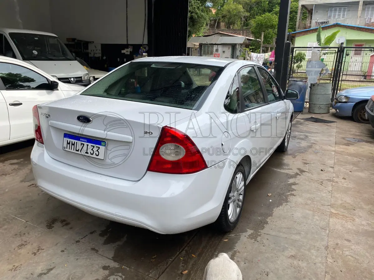 LOTE 012 - Veículo marca/modelo: I/FORD FOCUS 2L FC FLEX, Ano/modelo: 2013/2013, Placa: MML7I33, Chassi: 8AFTZZFFCDJ107972, RENAVAM: 540817414, Registrado em: PORTO ALEGRE, Tipo: Automóvel, Cor: Branca, Espécie: Passageiro, Veículo está: Em circulação, Licenciamento válido até: 30/06/2023