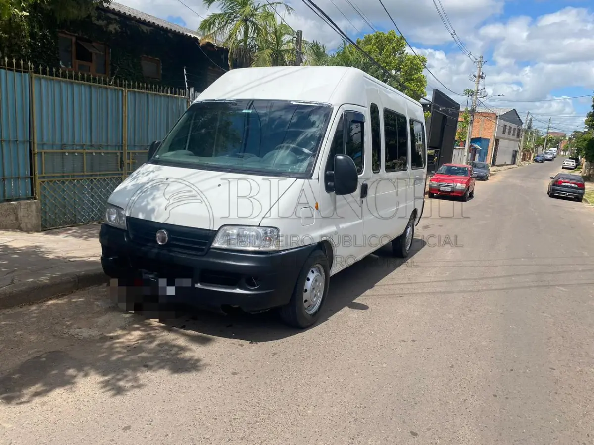 LOTE 002 - Veículo marca/modelo: FIAT/DUCATO MC TCA AMB, Ano/modelo: 2008/2009, Placa: IPA4J95, Chassi: 93W245H3392030044, RENAVAM: 979850363, Registrado em: PORTO ALEGRE, Tipo: Caminhonete, Cor: Branca, Espécie: Especial, Veículo está: Em circulação, Licenciamento válido até: 30/06/2023.