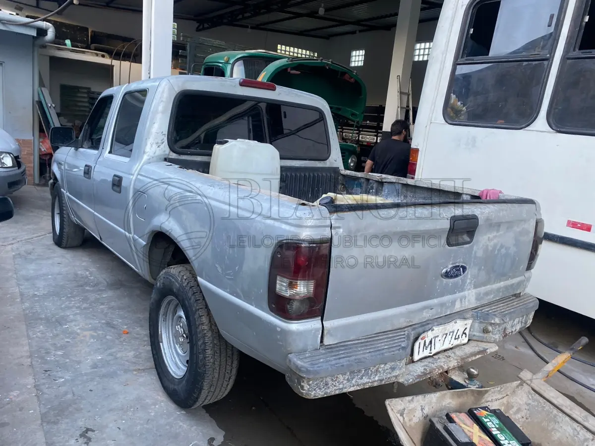 LOTE 010 - Veículo marca/modelo: I/FORD RANGER XL 12P, Ano/modelo: 2005/2005, Placa: IMT7H46, Chassi: 8AFER12P35J411723, RENAVAM: 868821217, Registrado em: PORTO ALEGRE, Tipo: Caminhonete, Cor: Prata, Espécie: Especial, Veículo está: Em circulação, Licenciamento válido até: 31/07/2023
