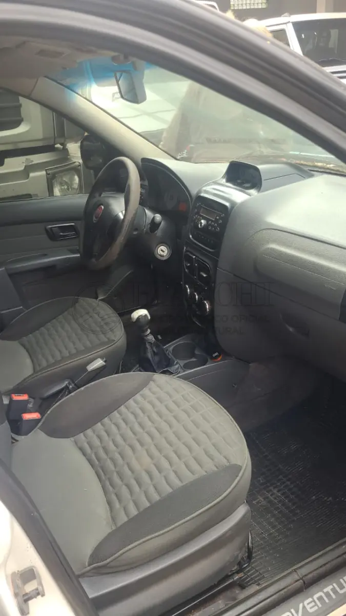 LOTE 004 - Veículo marca/modelo: FIAT/PALIO WK ADVEN FLEX, Ano/modelo: 2013/2014Placa: IVD5I24Chassi: 9BD373175E5046829RENAVAM: 596488483Registrado em: PORTO ALEGRETipo: AutomóvelCor: BrancaEspécie: PassageiroVeículo está: Em circulação