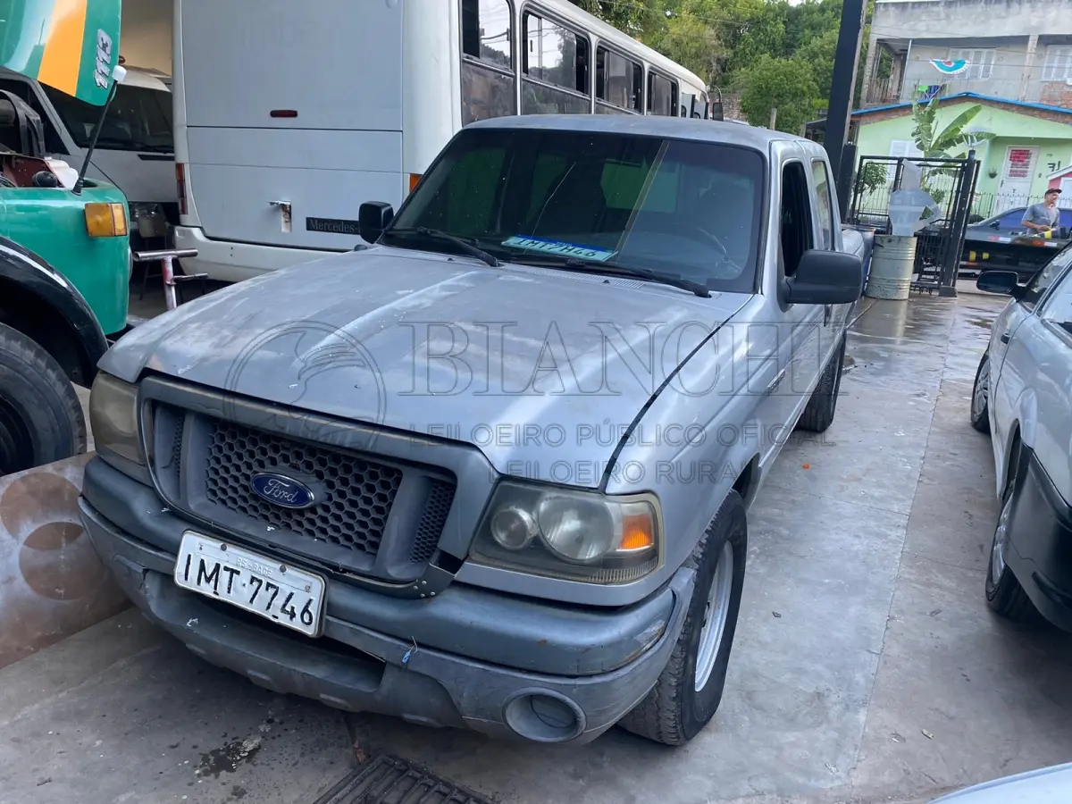 LOTE 010 - Veículo marca/modelo: I/FORD RANGER XL 12P, Ano/modelo: 2005/2005, Placa: IMT7H46, Chassi: 8AFER12P35J411723, RENAVAM: 868821217, Registrado em: PORTO ALEGRE, Tipo: Caminhonete, Cor: Prata, Espécie: Especial, Veículo está: Em circulação, Licenciamento válido até: 31/07/2023