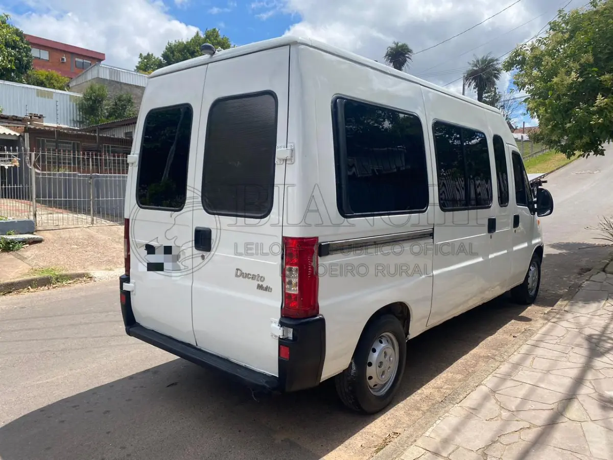 LOTE 002 - Veículo marca/modelo: FIAT/DUCATO MC TCA AMB, Ano/modelo: 2008/2009, Placa: IPA4J95, Chassi: 93W245H3392030044, RENAVAM: 979850363, Registrado em: PORTO ALEGRE, Tipo: Caminhonete, Cor: Branca, Espécie: Especial, Veículo está: Em circulação, Licenciamento válido até: 30/06/2023.