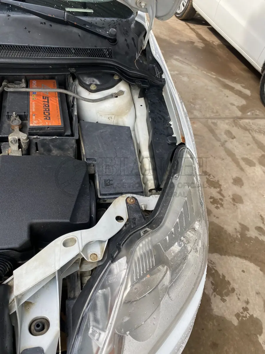 LOTE 012 - Veículo marca/modelo: I/FORD FOCUS 2L FC FLEX, Ano/modelo: 2013/2013, Placa: MML7I33, Chassi: 8AFTZZFFCDJ107972, RENAVAM: 540817414, Registrado em: PORTO ALEGRE, Tipo: Automóvel, Cor: Branca, Espécie: Passageiro, Veículo está: Em circulação, Licenciamento válido até: 30/06/2023