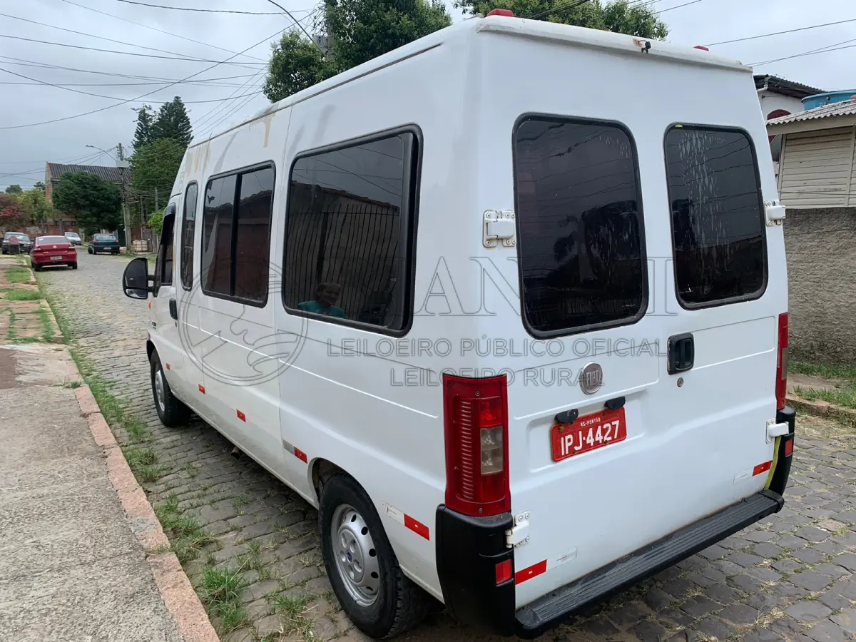 LOTE 016 - Veículo marca/modelo: FIAT/DUCATO MINIBUS, Ano/modelo: 2008/2009, Placa: IPJ4427, Chassi: 93W245L3392036349, RENAVAM: 116119756, Tipo: Microônibus, Cor: Branca, Espécie: Passageiro, Veículo está: Em circulação, Licenciamento válido até: 31/07/2023