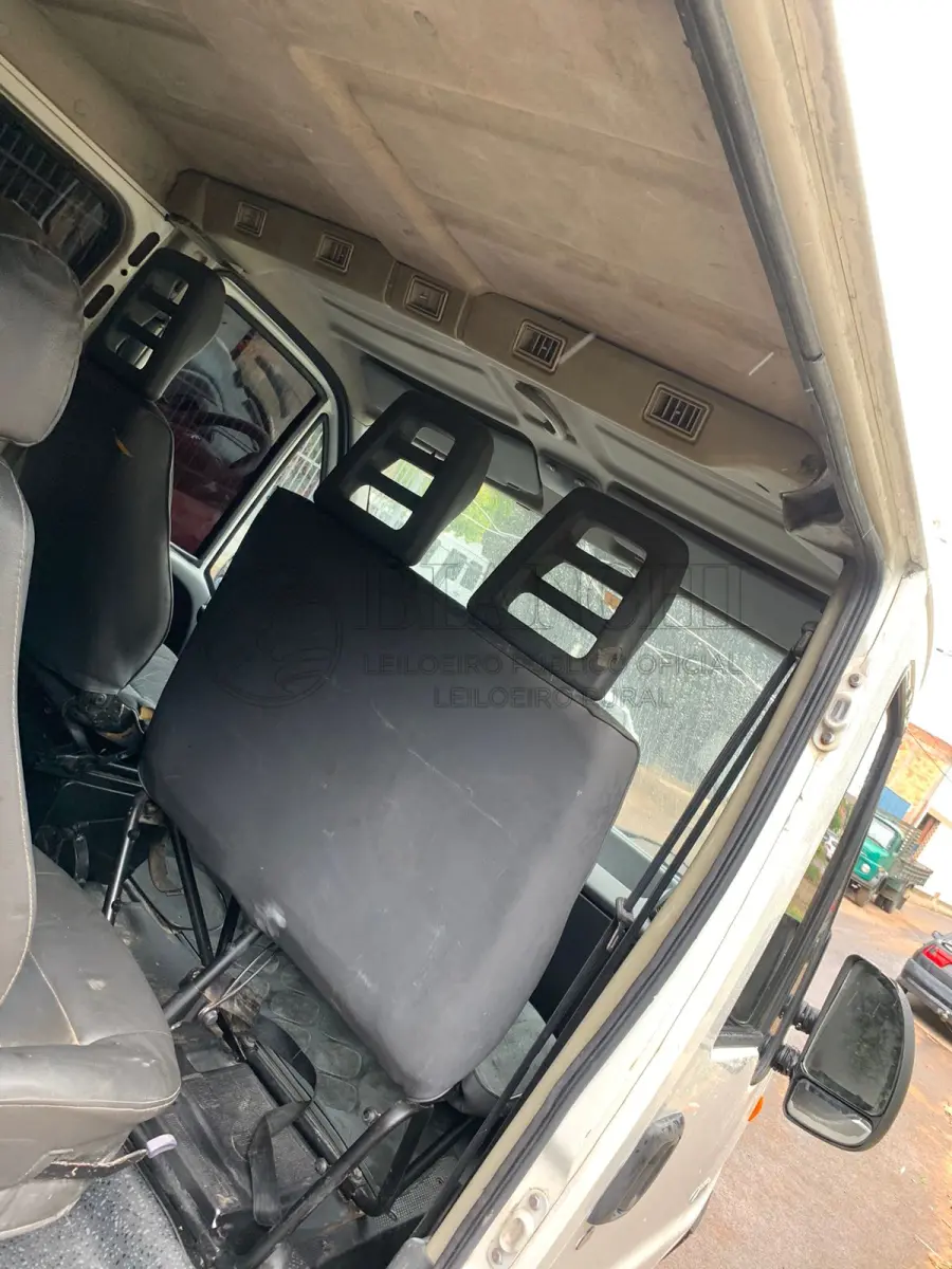 LOTE 004 - Veículo marca/modelo: PEUGEOT/BOXER M33OM HDI, Ano/modelo: 2007/2008, Placa: INX6F73, Chassi: 936ZBPMMB82016079, RENAVAM: 924221356, Registrado em: PORTO ALEGRE, Tipo: Microônibus, Cor: Branca, Espécie: Passageiro, Veículo está: Em circulação, Licenciamento válido até: 30/06/2023