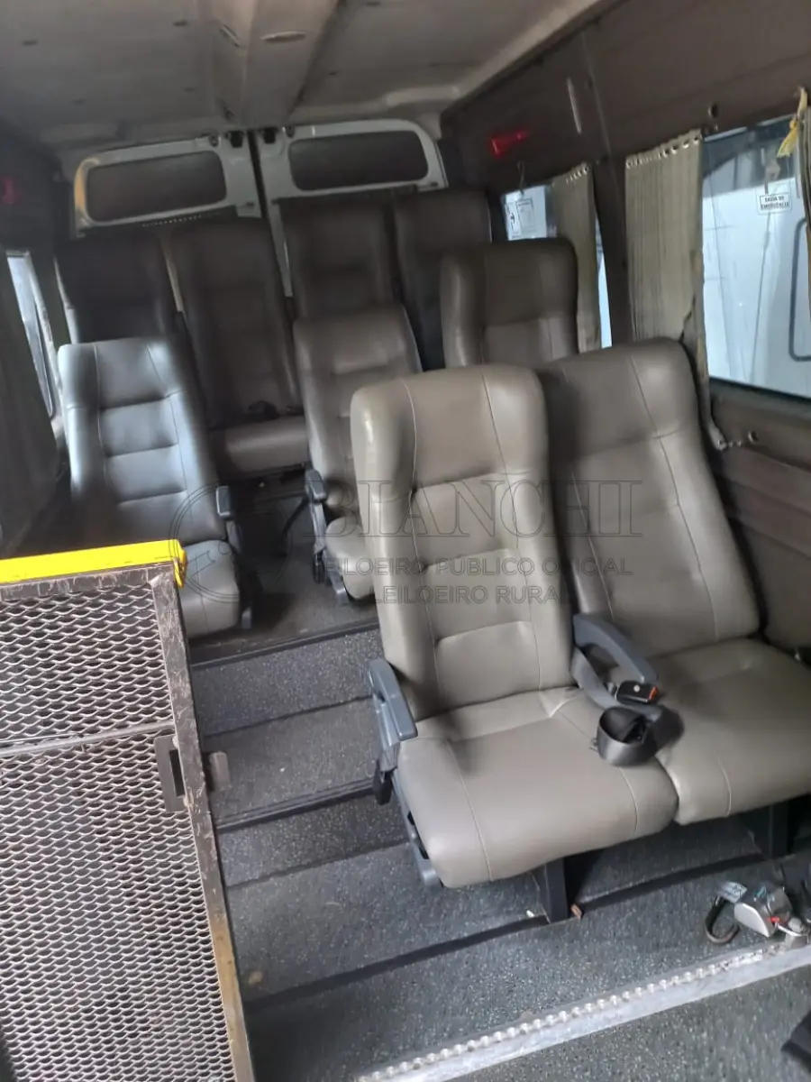 LOTE 015 - Veículo marca/modelo: RENAULT/MASTER EUROLAF P, Ano/modelo: 2012/2013, Placa: ITU6098, Chassi: 93YADC1L6DJ461140, RENAVAM: 498269906, Tipo: Microônibus, Cor: Branca,Espécie: Passageiro, Veículo está: Em circulação, Licenciamento válido até: 31/07/2023