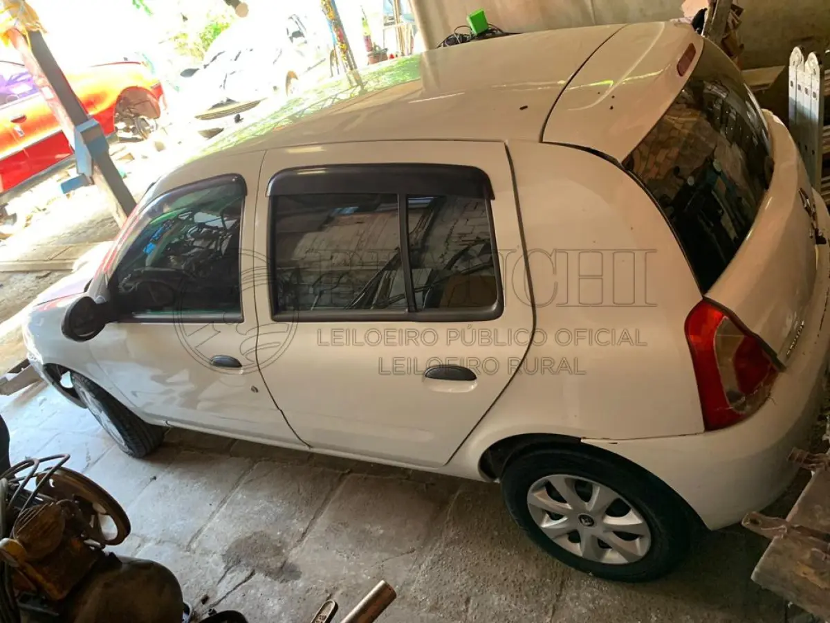 LOTE 006 - Veículo marca/modelo: I/RENAULT CLIO AUT1016VH, Ano/modelo: 2013/2014, Placa: IUH0J60, Chassi: 8A1BB8205EL585072, RENAVAM: 534583822, Tipo: Automóvel, Cor: Branca, Espécie: Passageiro, Veículo está: Em circulação, Licenciamento válido até: 31/07/2023