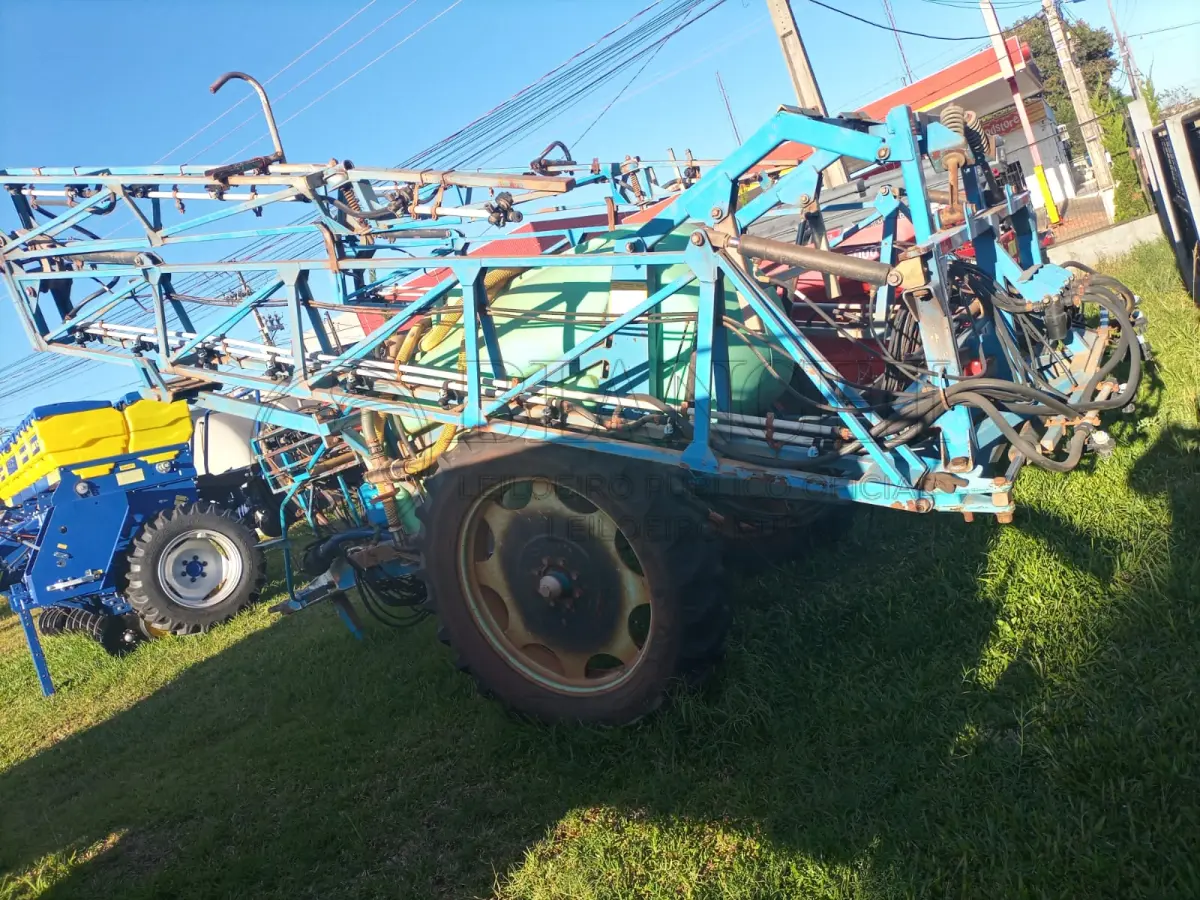 LOTE 007 - Lote 07, Pulverizador, Marca: Montana, Modelo Ranger 3000 lts, Barras 18 metros, Apresenta pontos de ferrugem, Ano 2013,Pneus bons