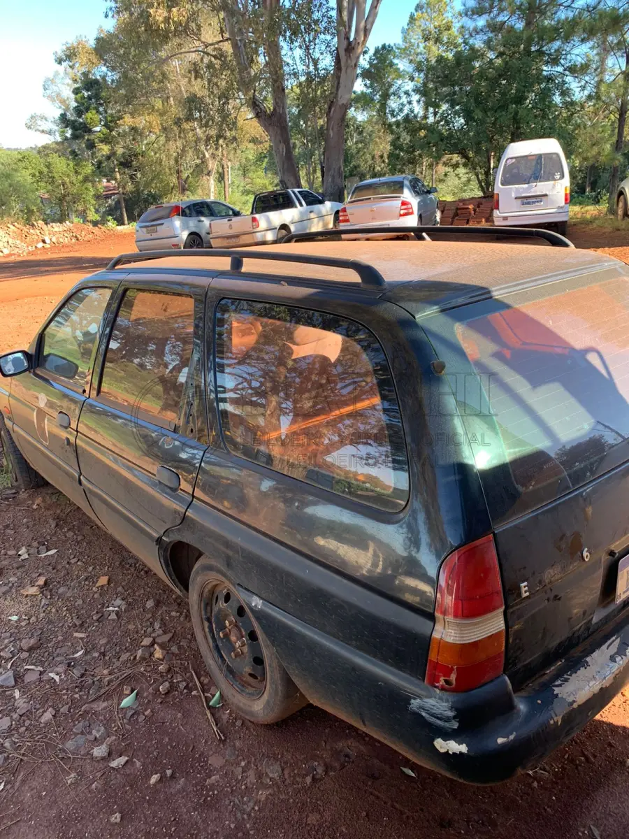 LOTE 004 - FORD ESCORT GLX 16VF  Ano/modelo: 1997/1998  Placa: IGX9G58  Chassi: 8AFZZZEFFVJ079809  RENAVAM: 688451497  Registrado em: IBIRUBA  Tipo: Automóvel  Cor: Preta  Espécie: Passageiro  Veículo está: Em circulação  Licenciamento válido até: 31/07/2024