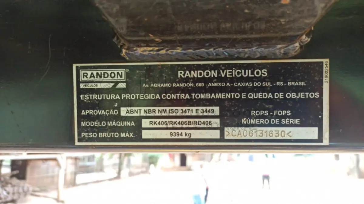 LOTE 001 - RETROESCAVADEIRA RANDON 4X4 MODELO RK 406 2013 Chassi: 94D406AKJD0004814 FUNCIONANDO