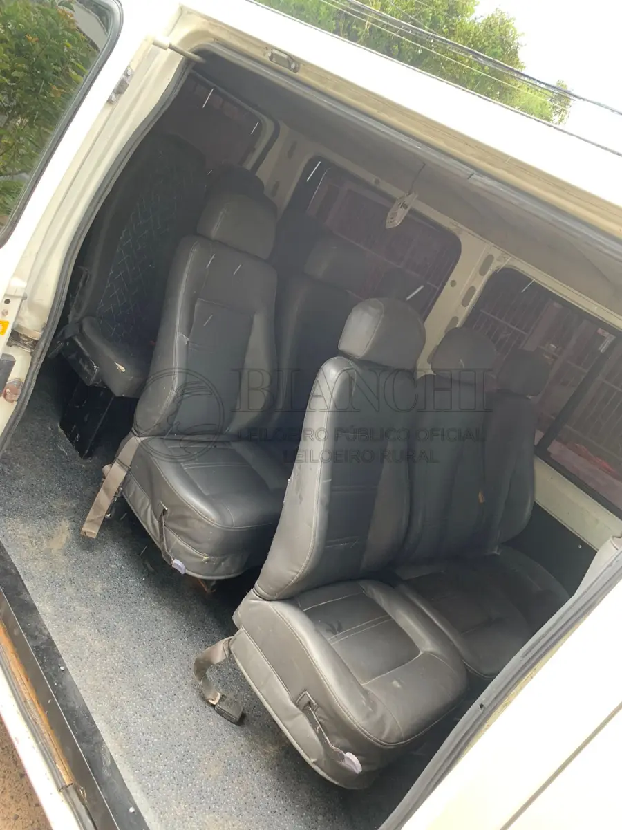 LOTE 004 - Veículo marca/modelo: PEUGEOT/BOXER M33OM HDI, Ano/modelo: 2007/2008, Placa: INX6F73, Chassi: 936ZBPMMB82016079, RENAVAM: 924221356, Registrado em: PORTO ALEGRE, Tipo: Microônibus, Cor: Branca, Espécie: Passageiro, Veículo está: Em circulação, Licenciamento válido até: 30/06/2023