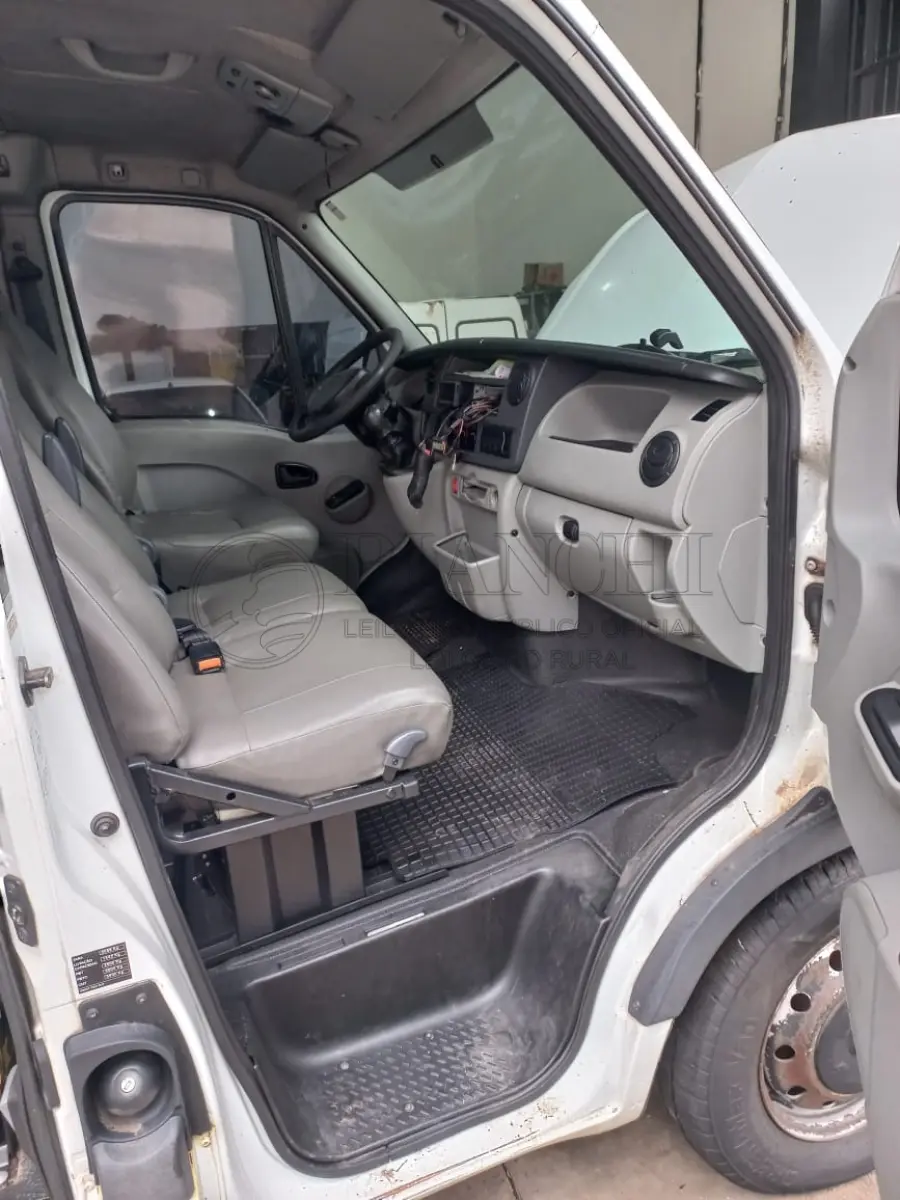 LOTE 015 - Veículo marca/modelo: RENAULT/MASTER EUROLAF P, Ano/modelo: 2012/2013, Placa: ITU6098, Chassi: 93YADC1L6DJ461140, RENAVAM: 498269906, Tipo: Microônibus, Cor: Branca,Espécie: Passageiro, Veículo está: Em circulação, Licenciamento válido até: 31/07/2023