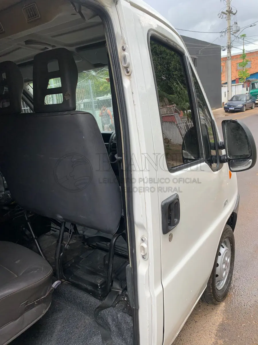 LOTE 004 - Veículo marca/modelo: PEUGEOT/BOXER M33OM HDI, Ano/modelo: 2007/2008, Placa: INX6F73, Chassi: 936ZBPMMB82016079, RENAVAM: 924221356, Registrado em: PORTO ALEGRE, Tipo: Microônibus, Cor: Branca, Espécie: Passageiro, Veículo está: Em circulação, Licenciamento válido até: 30/06/2023