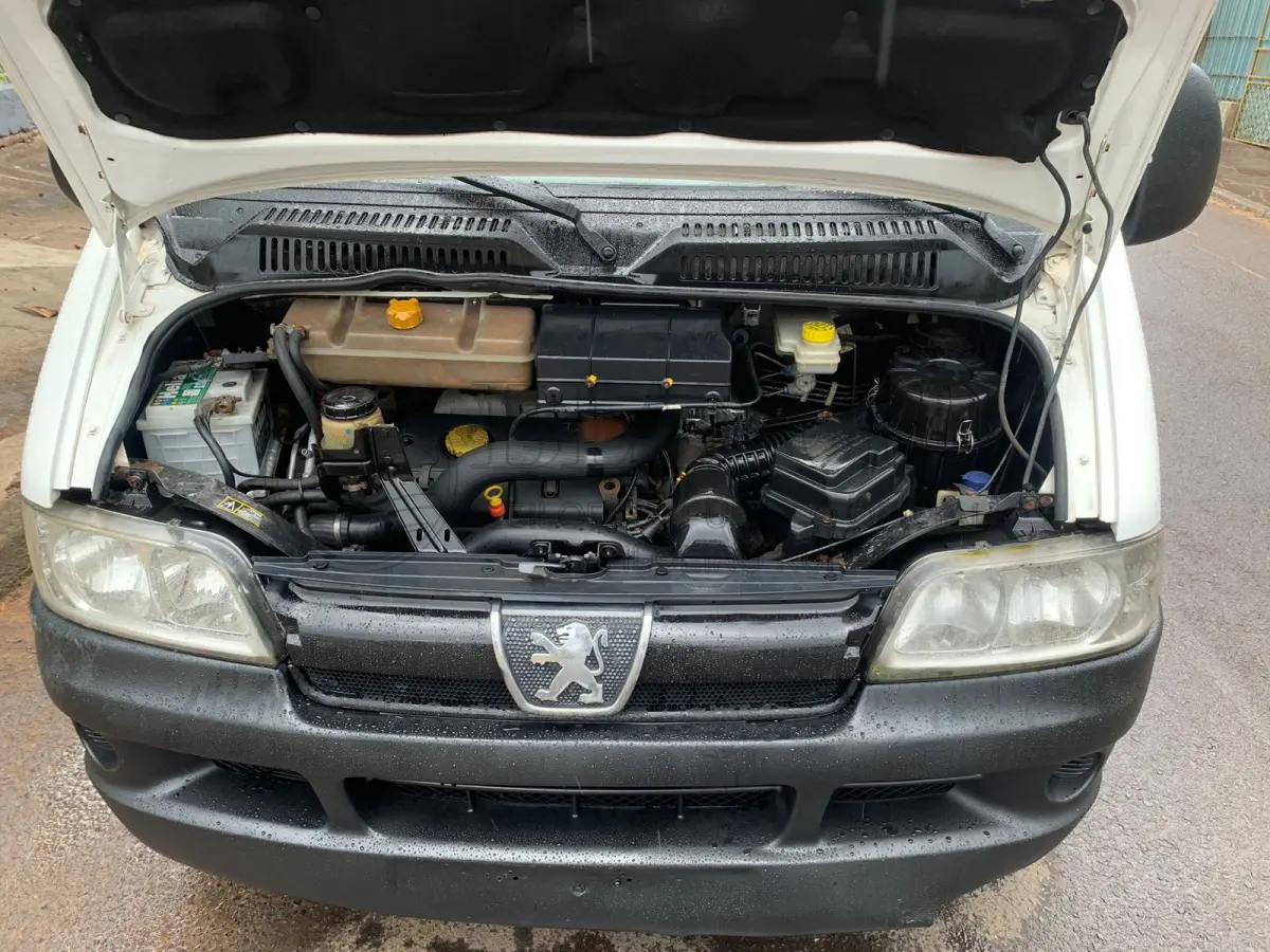 LOTE 004 - Veículo marca/modelo: PEUGEOT/BOXER M33OM HDI, Ano/modelo: 2007/2008, Placa: INX6F73, Chassi: 936ZBPMMB82016079, RENAVAM: 924221356, Registrado em: PORTO ALEGRE, Tipo: Microônibus, Cor: Branca, Espécie: Passageiro, Veículo está: Em circulação, Licenciamento válido até: 30/06/2023