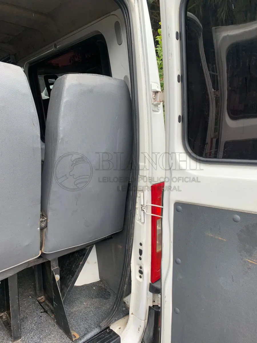 LOTE 004 - Veículo marca/modelo: PEUGEOT/BOXER M33OM HDI, Ano/modelo: 2007/2008, Placa: INX6F73, Chassi: 936ZBPMMB82016079, RENAVAM: 924221356, Registrado em: PORTO ALEGRE, Tipo: Microônibus, Cor: Branca, Espécie: Passageiro, Veículo está: Em circulação, Licenciamento válido até: 30/06/2023