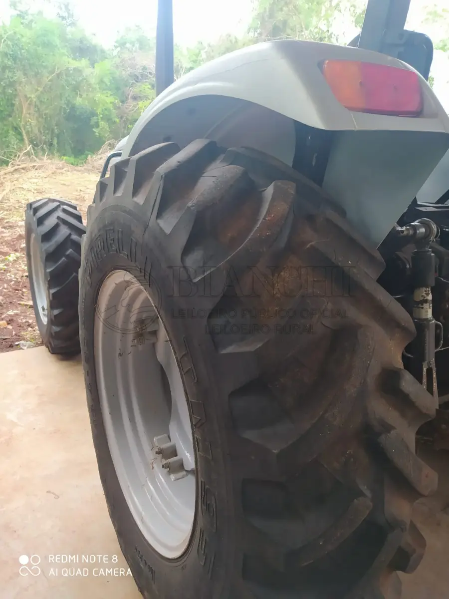 LOTE 001 - TRATOR AGRALE 5075.4  75 CV, ANO 2014, COM  2.700 HORAS TRABALHADA.