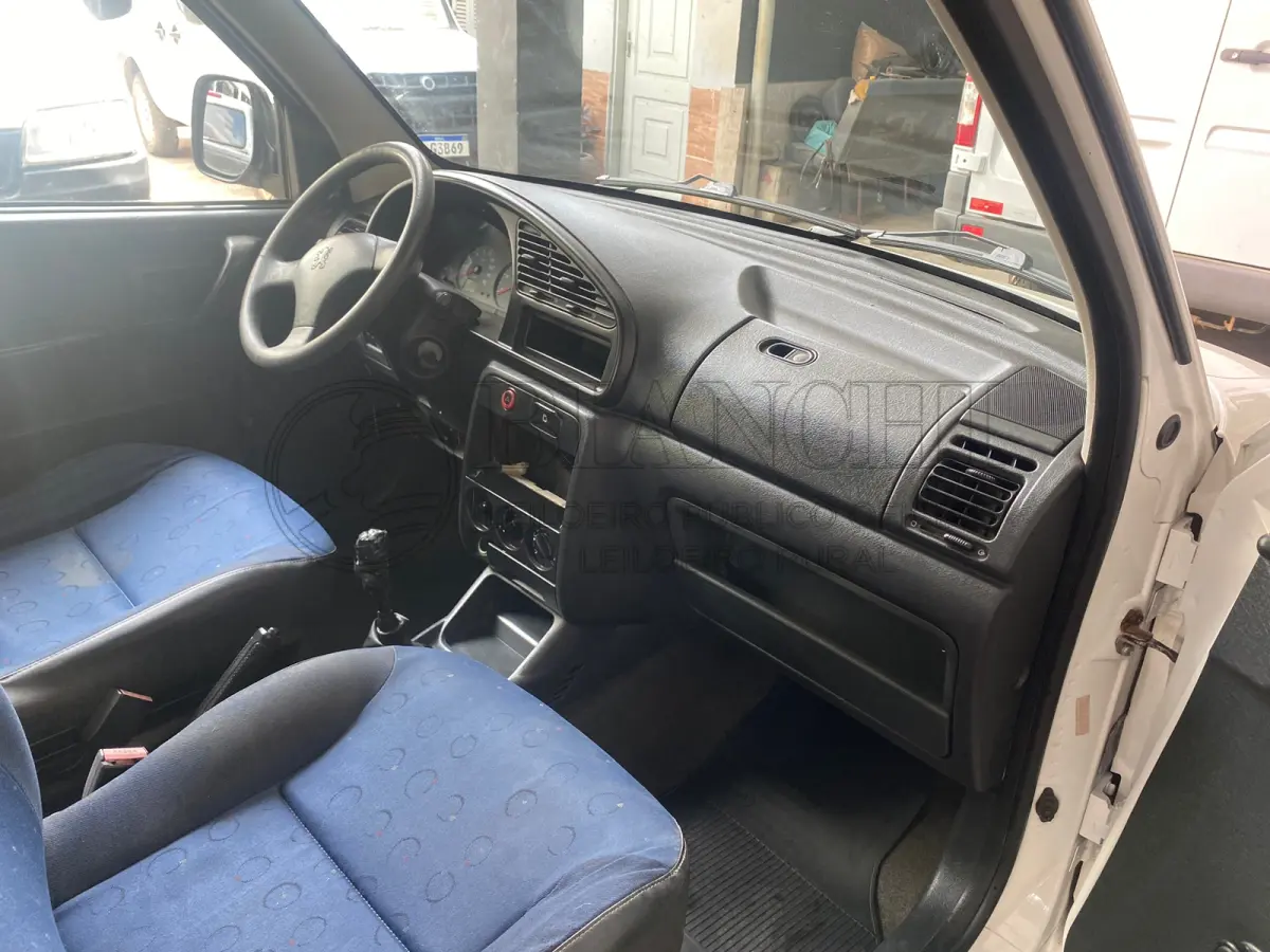 LOTE 015 - Veículo marca/modelo: I/PEUGEOT PART F 800K 16  Ano/modelo: 2008/2009
