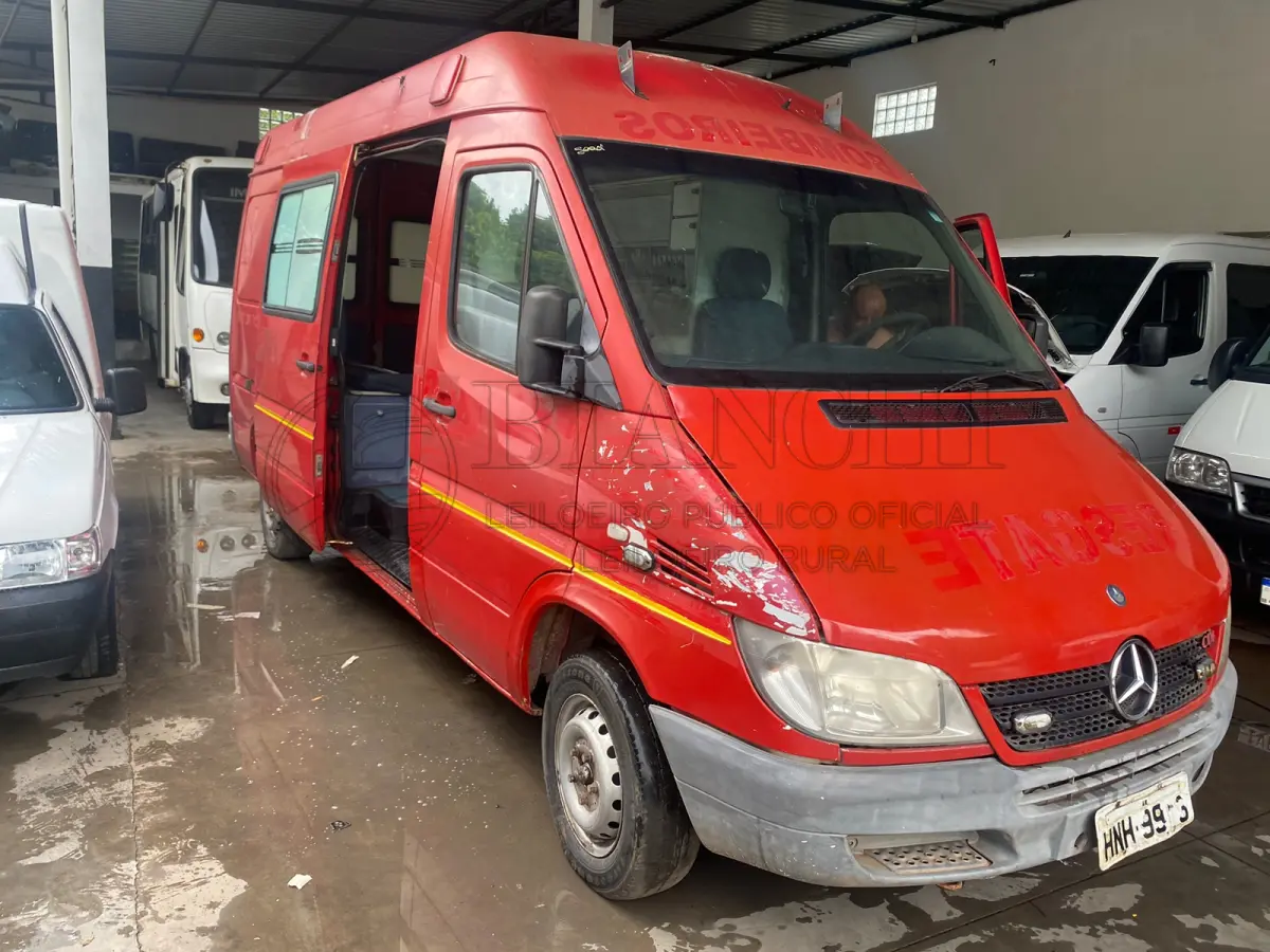 LOTE 016 - MARCA/ MODELO:I/M.BENZ313CDI MARIMAR A, PLACA: HNH9913,  RENAVAM:457932953, COR:VERMELHA, COMBUSTÍVEL:DIESEL, TIPO DE VEÍCULO:CAMINHAO, TIPO DE CARROCERIA:AMBULANCIA POTÊNCIA: 129CV	CAIXA DE CÂMBIO:71162011729890, CILINDRADAS: 0CC	CMT: 5.0TON, CAPACIDADE DE CARGA: 1.51TON	PBT: 3.55TON, CAPACIDADE DE PASSAGEIROS: 8P