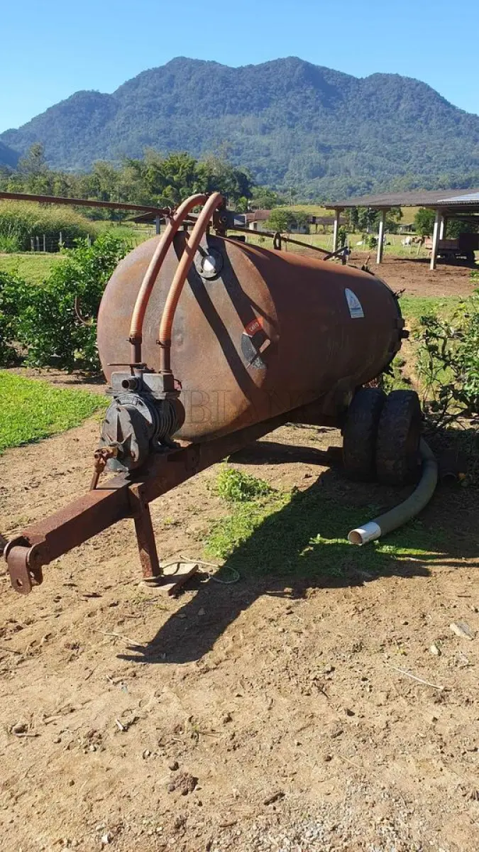 LOTE 0001 - Tanque Distribuidor De Esterco Liquido 4000 Litros