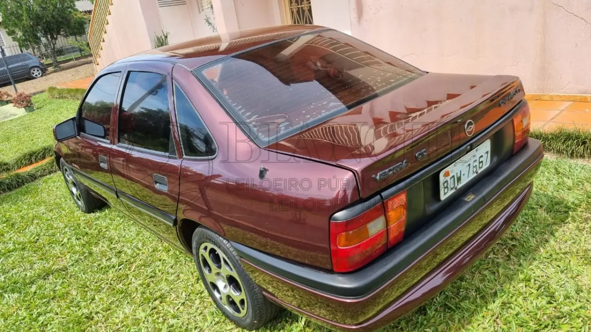 LOTE 014 - Veículo marca/modelo: GM/VECTRA CD  Ano/modelo: 1994/1994  Placa: BOW7667  Chassi: 9BGLL19BRRB317390  RENAVAM: 622926160  Registrado em: HORIZONTINA  Tipo: Automóvel  Cor: Vermelha  Espécie: Passageiro  Veículo está: Em circulação  Licenciamento válido até: 31/07/2023