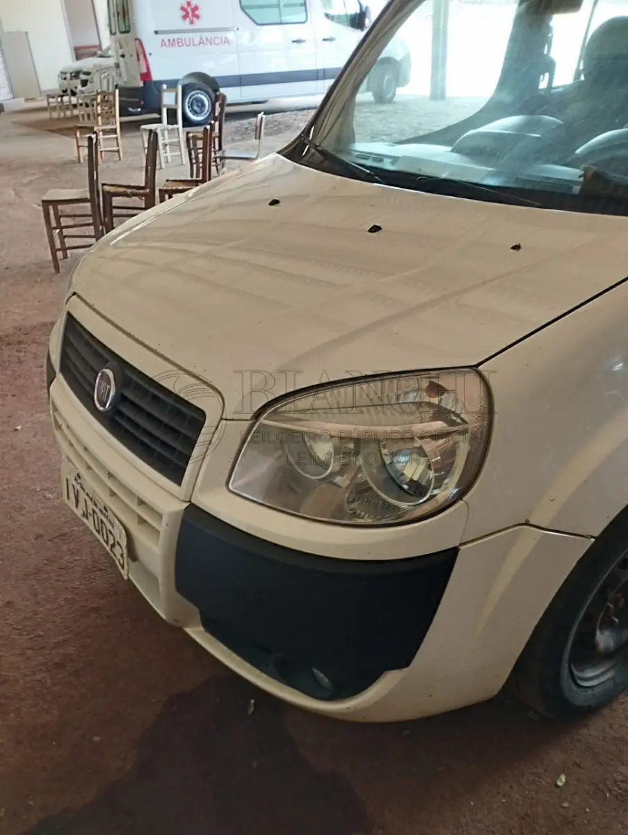 LOTE 003 - AUTOMÓVEL DOBLÔ ESSENCE 1.8, MARCA FIAT, ANO 2014, COR BRANCA, ALCOOL/GASOLINA, 132 CV, PLACAS IVJ0023