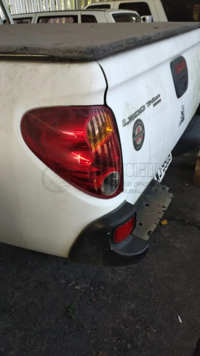 LOTE 013 - CAMINHONETE CABINE DUPLA L200 TRITON 2015/2015