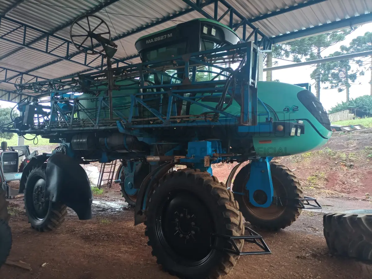 LOTE 010 - AUTOPROPELIDO MARCA MONTANA, ANO 2006, CAPACIDADE DO TANQUE 2600 LITROS, 27 METROS DE BARRA, TRAÇÃO 4X2