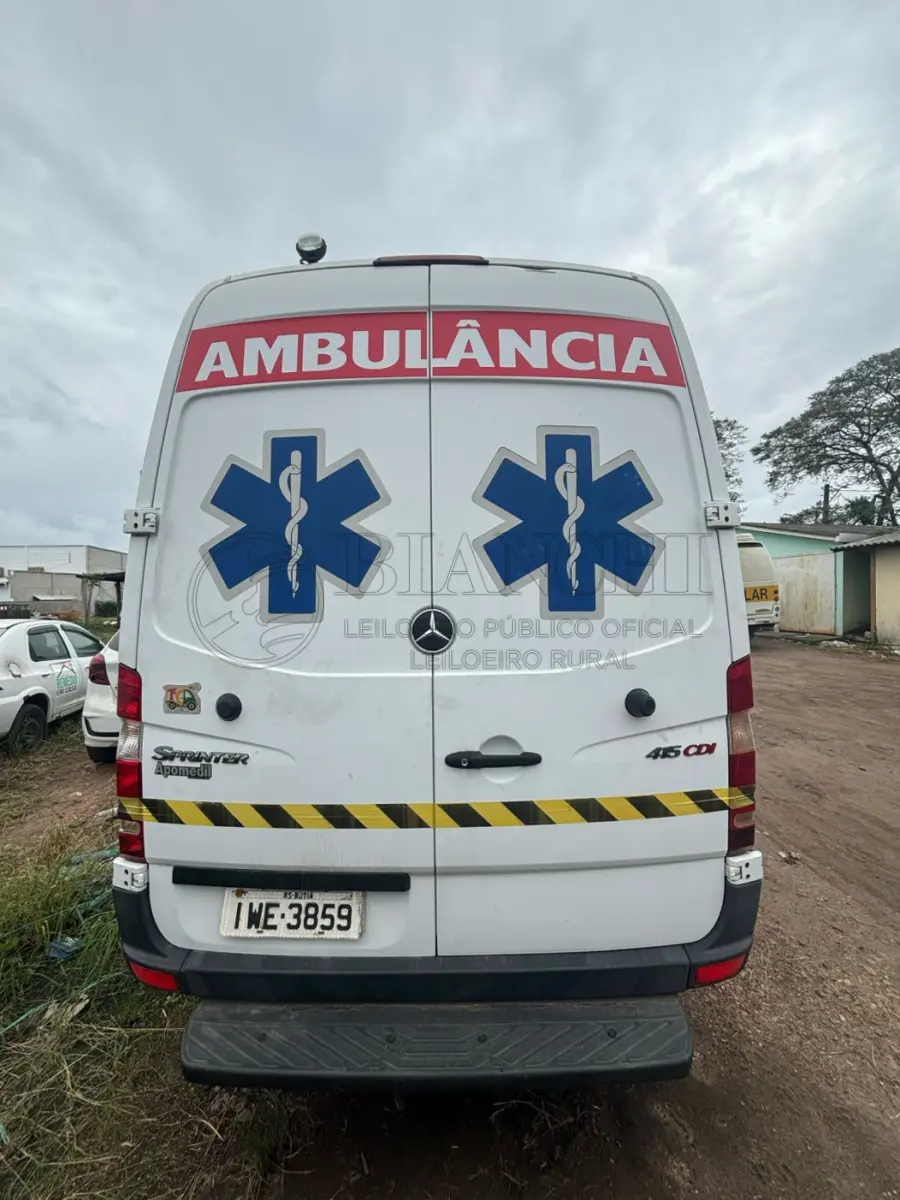 LOTE 006 - Ambulância M.BENZ – 2014/2014