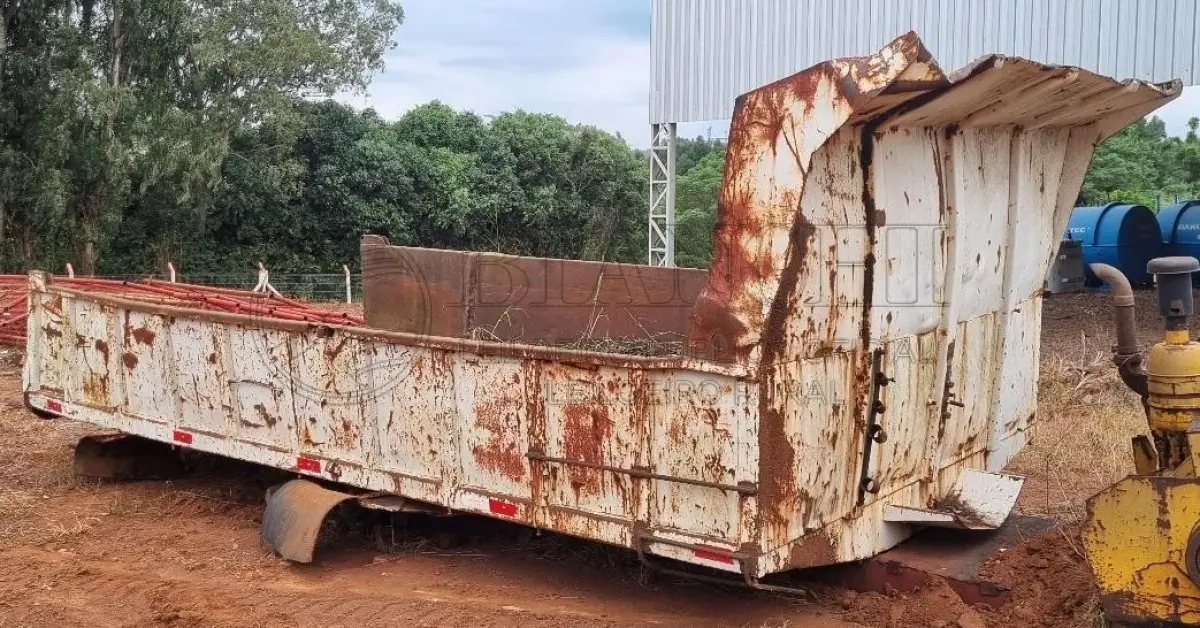 LOTE 008 - CARROCEIRA CAÇAMBA BASCULANTE