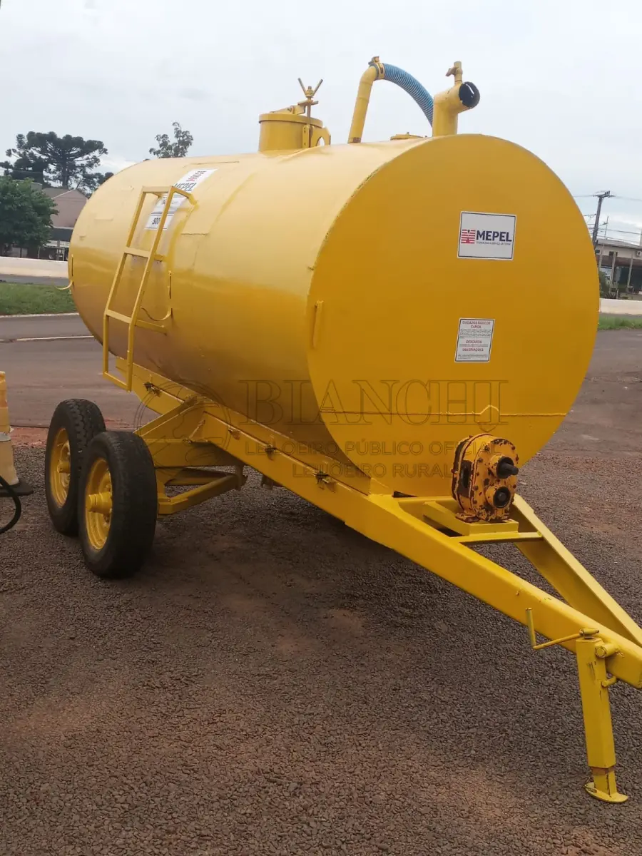 LOTE 003 - DISTRIBUIDOR MEPEL, 5000 LTS, ANO 2012, BOMBA LOBUDAR, RONDADO TANDEM