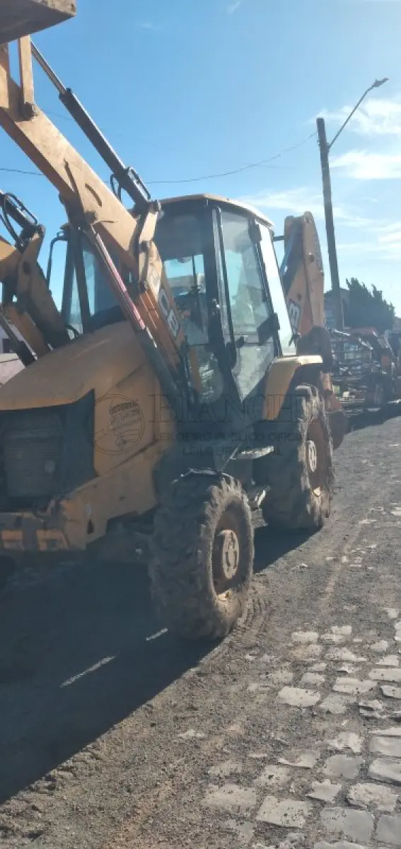 LOTE 015 - RETROESCAVADEIRA JCB 2019