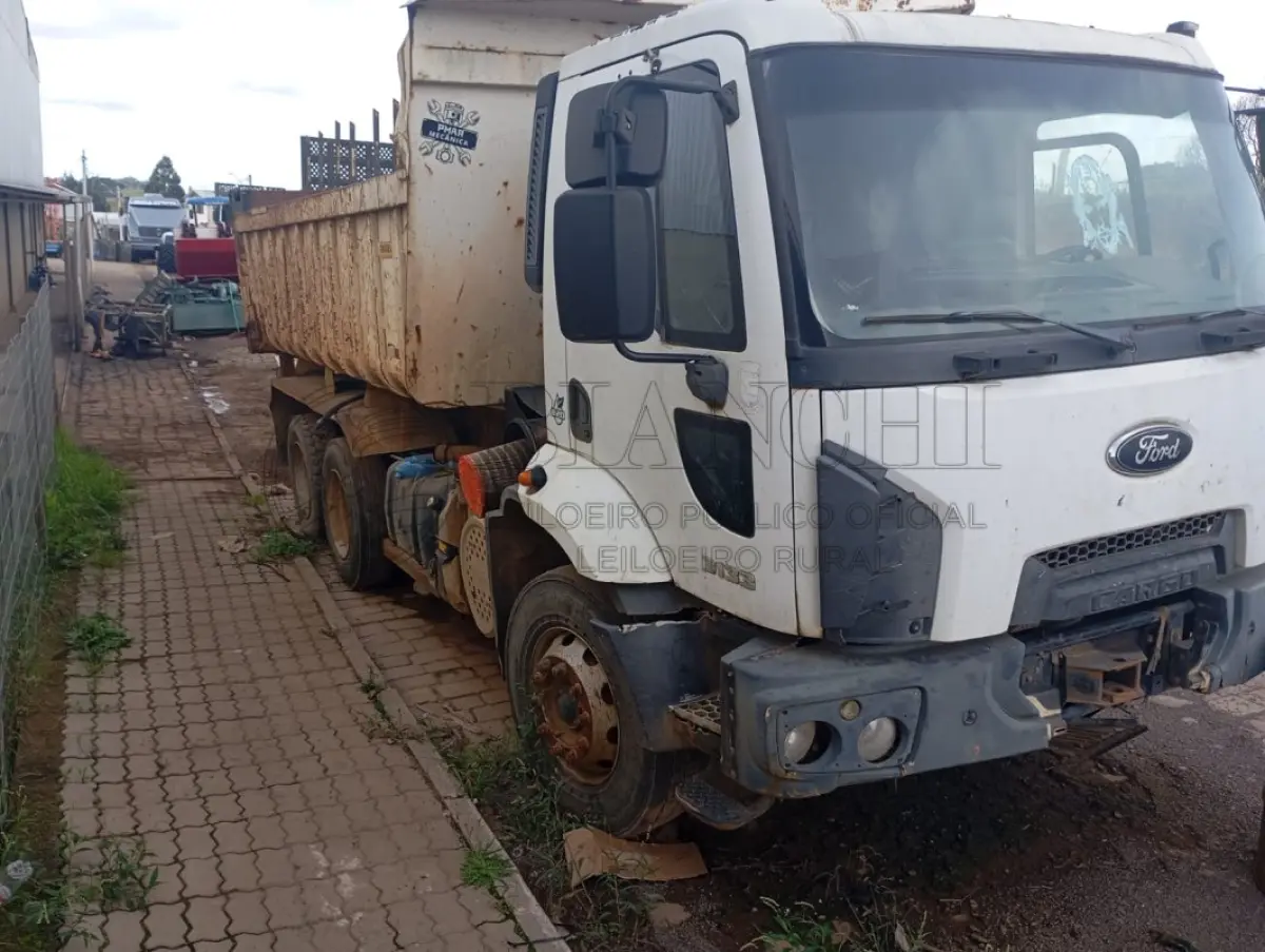 LOTE 002 - FORD/CARGO 3133 6X4 2014/2015