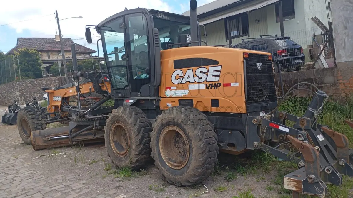 LOTE 004 - MOTONIVELADORA CASE