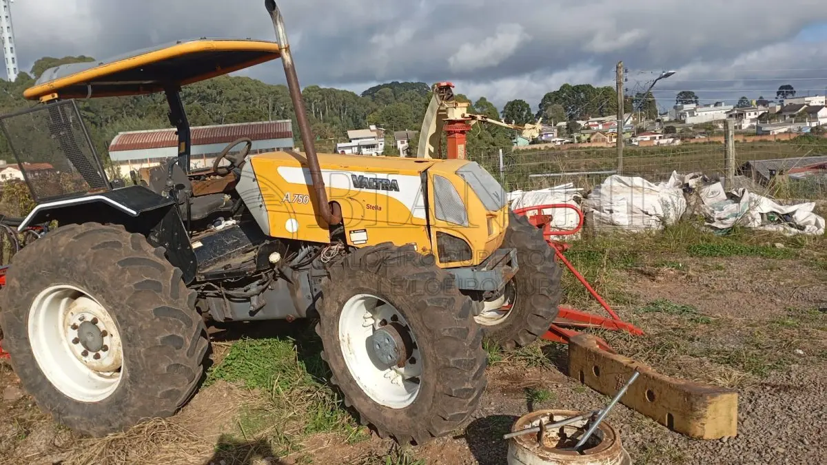 LOTE 005 - TRATOR A750 VALTRA 