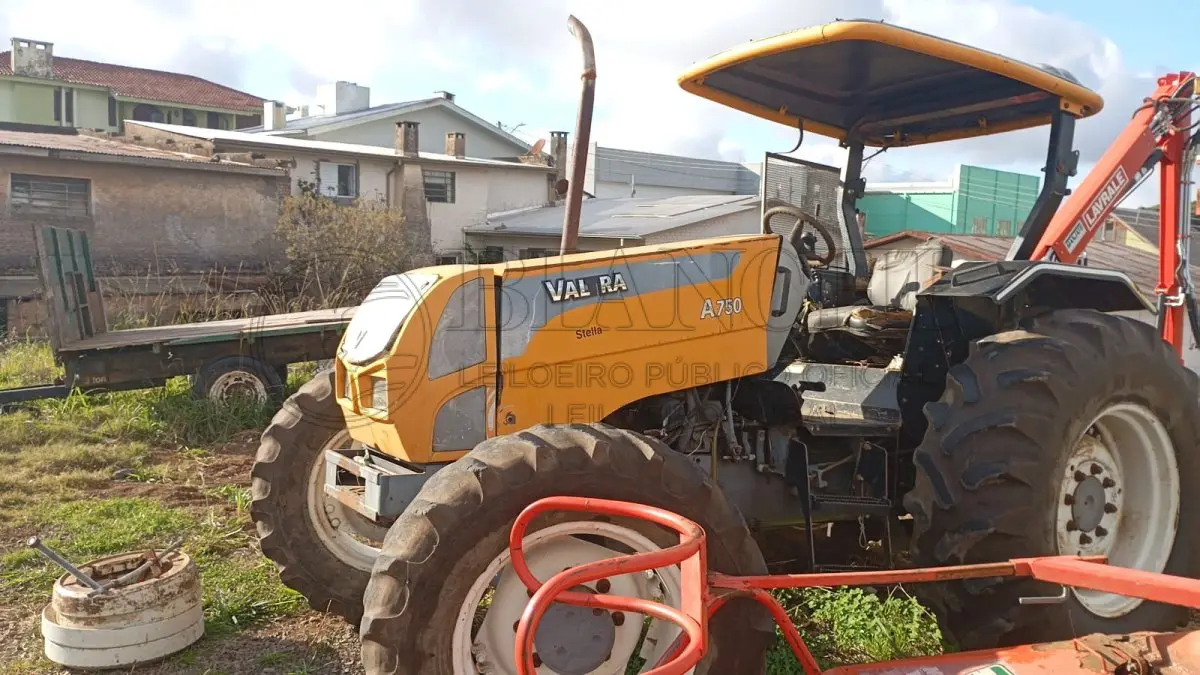LOTE 005 - TRATOR A750 VALTRA 
