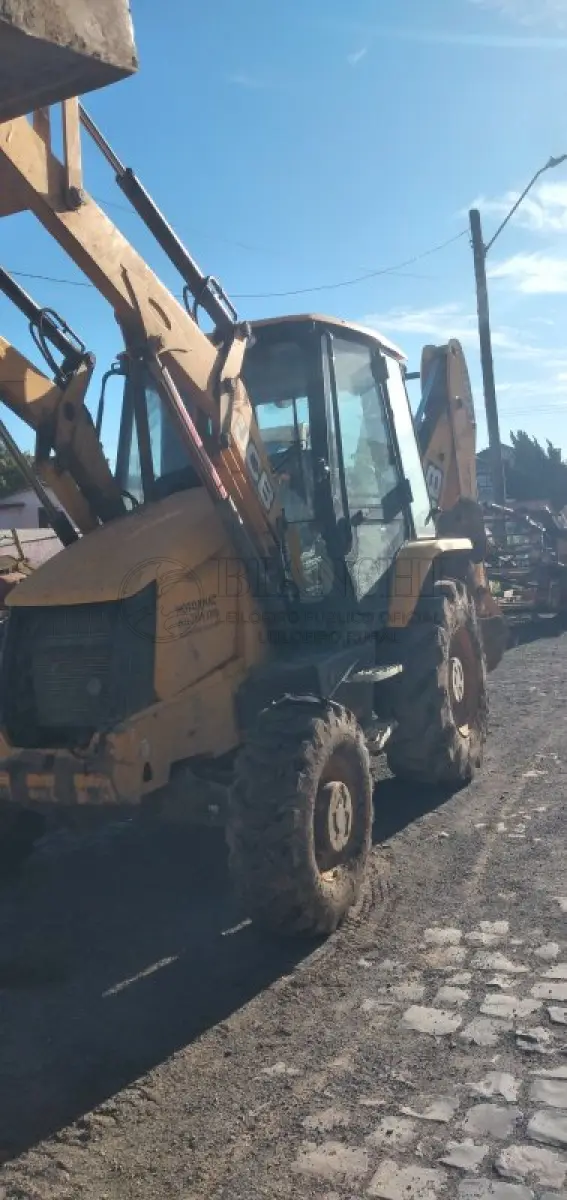LOTE 015 - RETROESCAVADEIRA JCB 2019