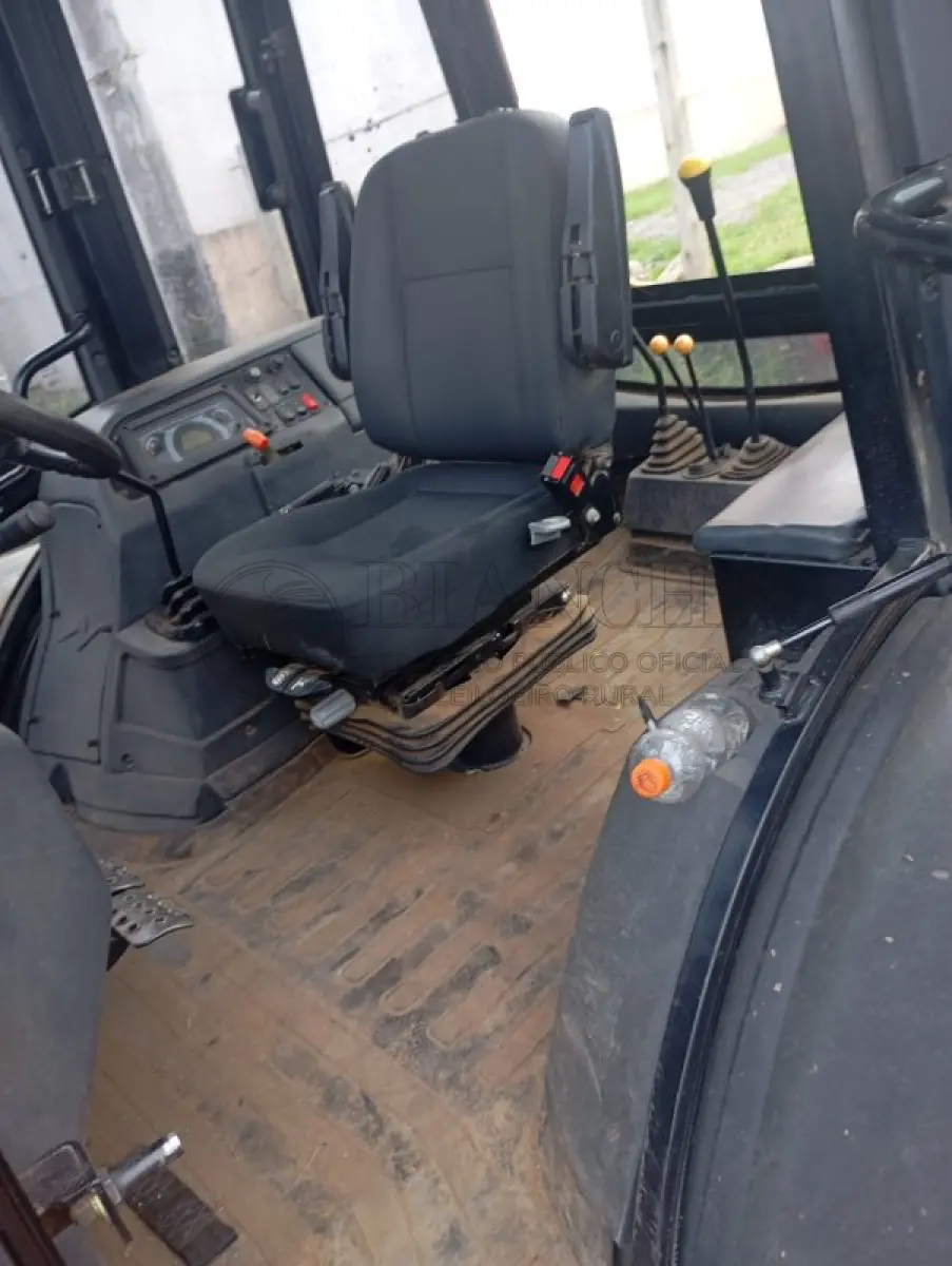 LOTE 004 - MANITOU MBL-X-900 