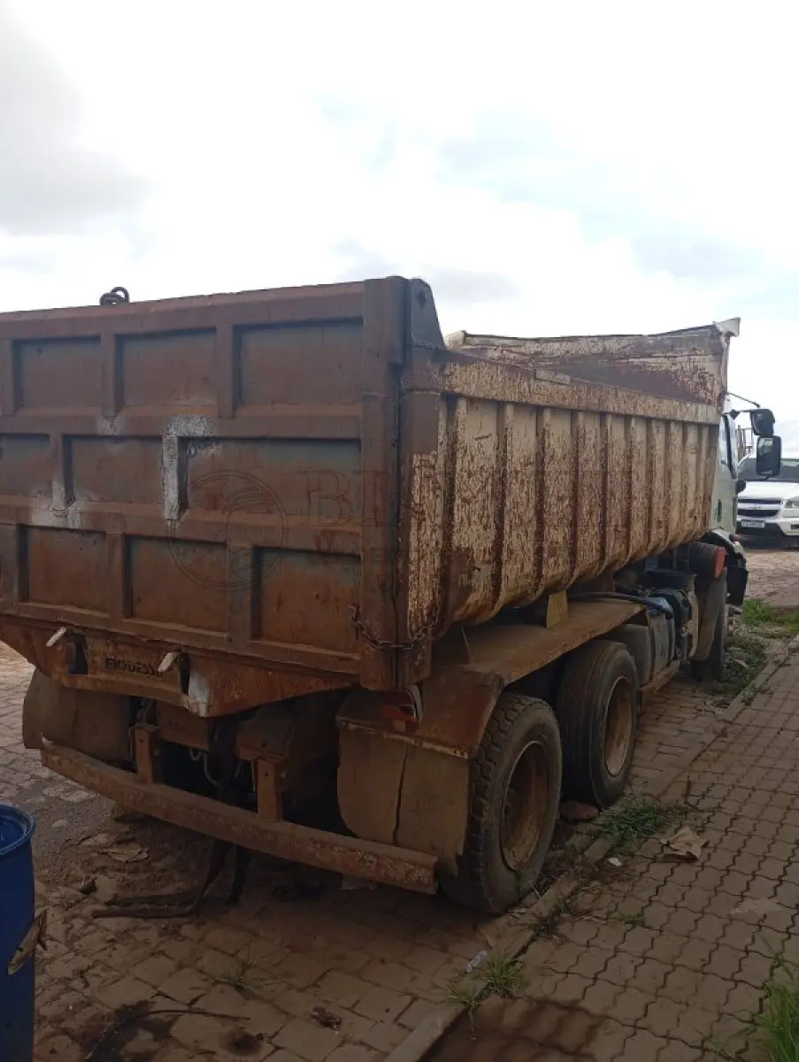 LOTE 002 - FORD/CARGO 3133 6X4 2014/2015