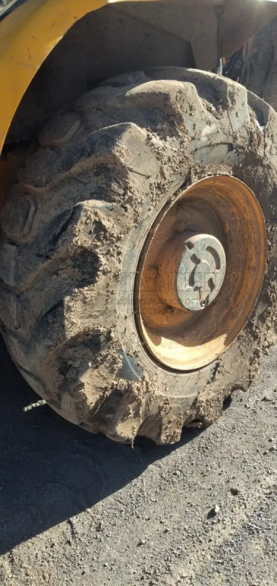 LOTE 015 - RETROESCAVADEIRA JCB 2019