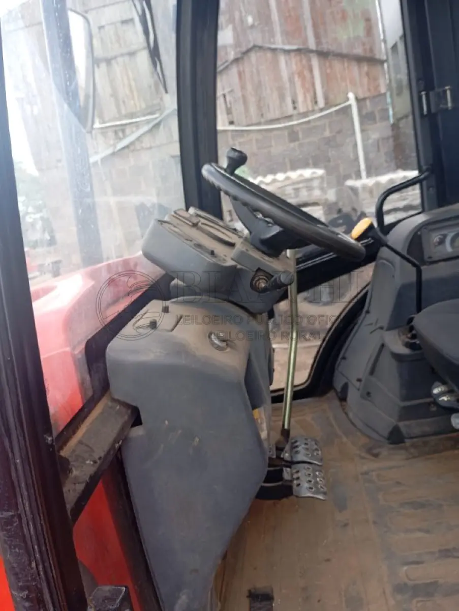 LOTE 004 - MANITOU MBL-X-900 
