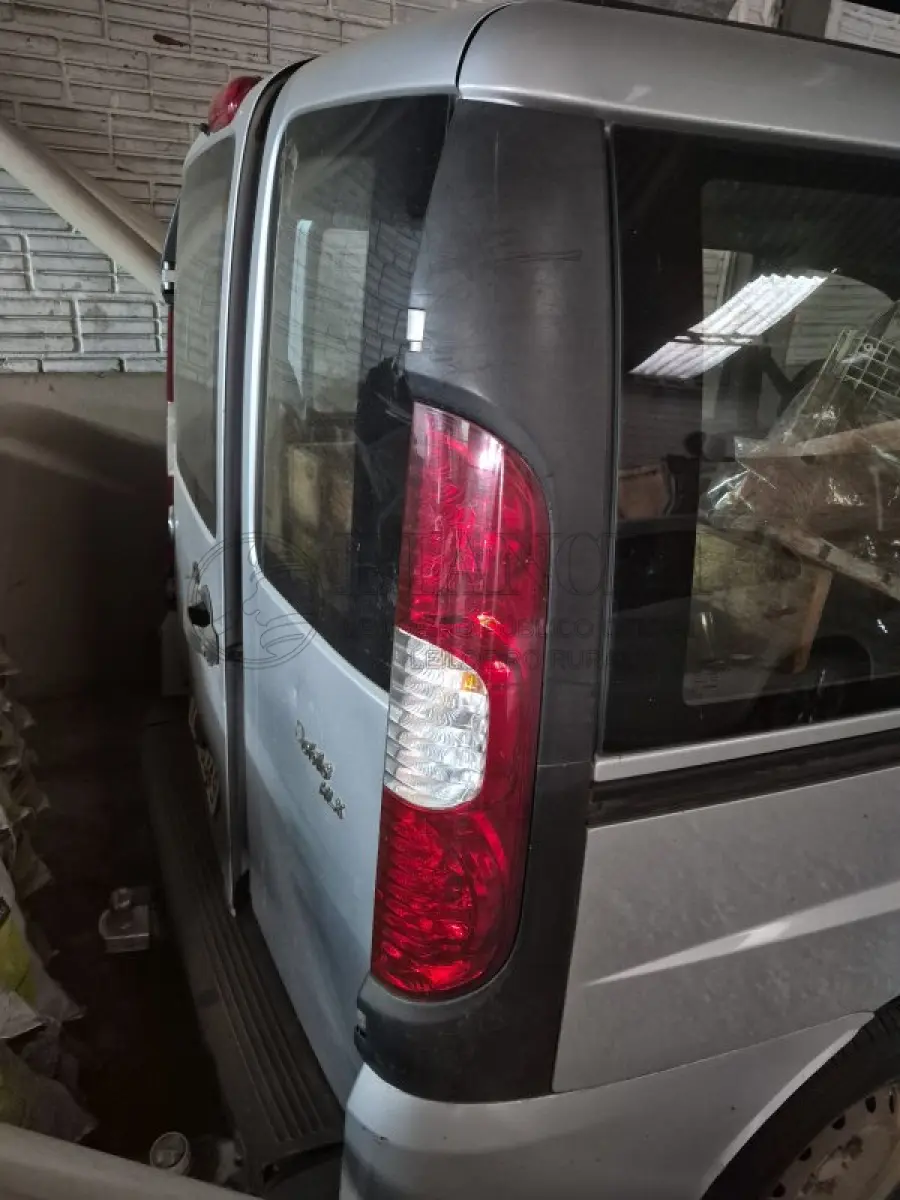 LOTE 004 - FIAT DOBLO HLX 1.8 2010/2011