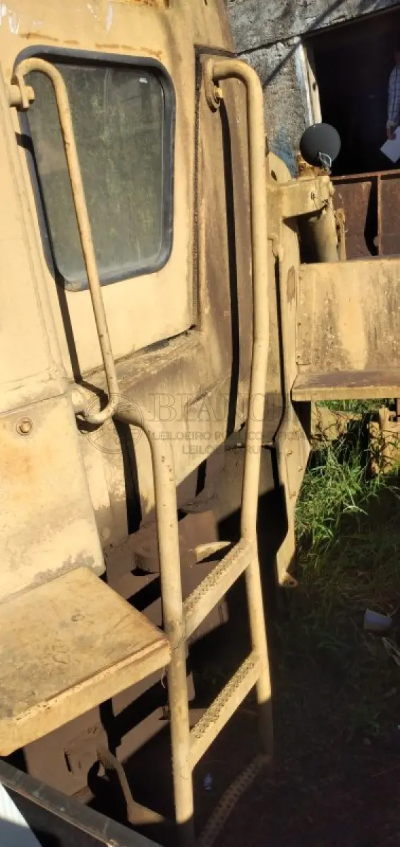 LOTE 011 - CATERPILLAR CARREGADOR