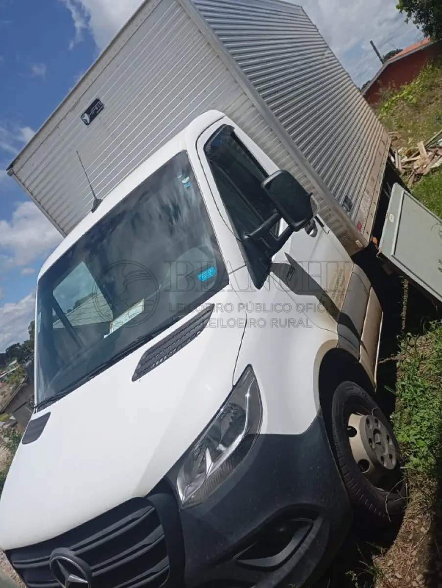 LOTE 008 - M.BENZ 517 SPRINTER